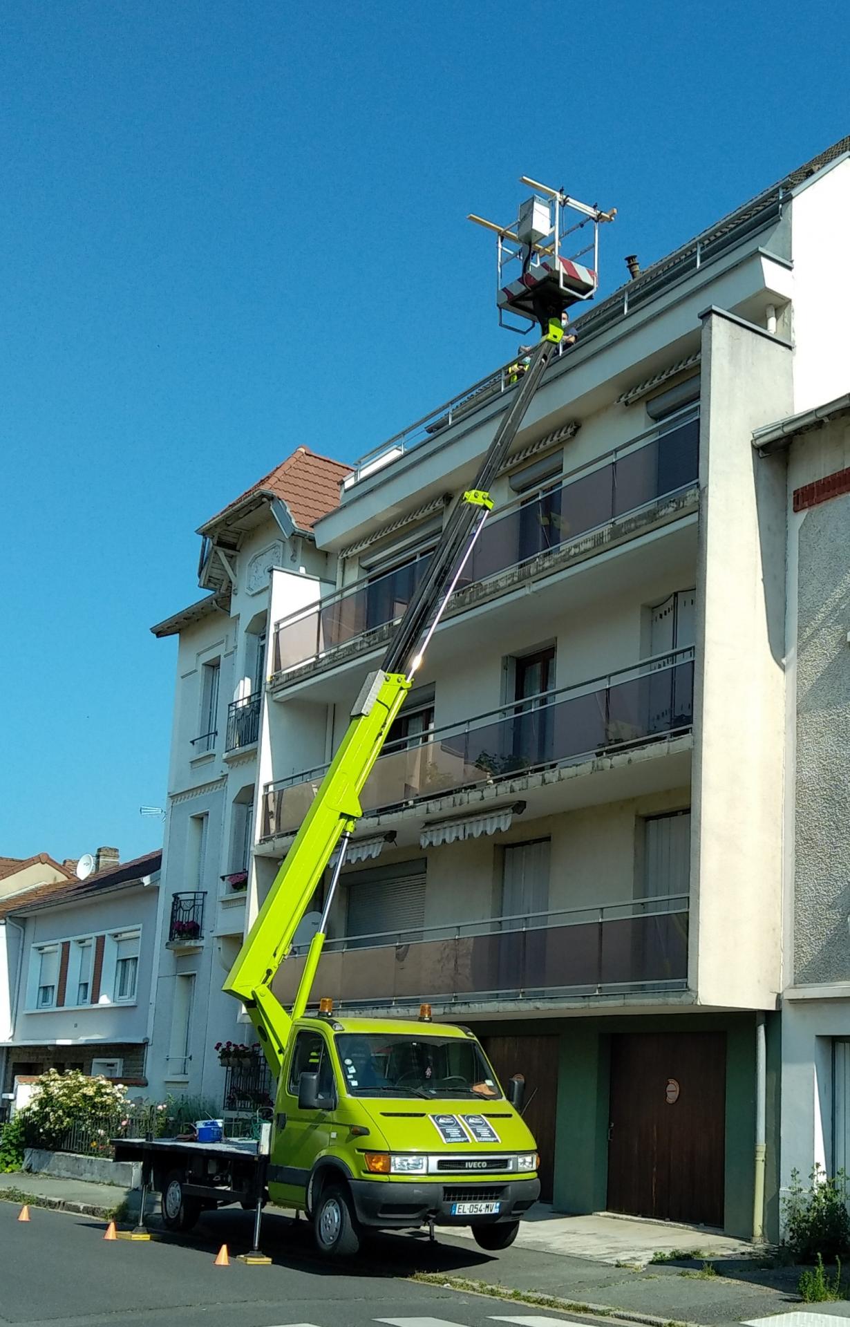 Travaux sécurisé avec camion nacelle